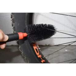 Kit Chaine Vélo : Dérive Chaîne + Set De Brosses Et Clé Allen étoile -Magasin De Sport kit chaine velo derive chaine set de brosses et cle allen etoile 3