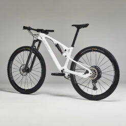 Rockrider VELO VTT Cross Country RACE 900S GX AXS, Roues Mavic Crossmax, Cadre Carbone -Magasin De Sport velo vtt cross country race 900s gx axs roues mavic crossmax cadre carbone 2